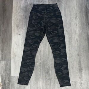 Fabletics Dark Camouflage Leggings, size XXS, New